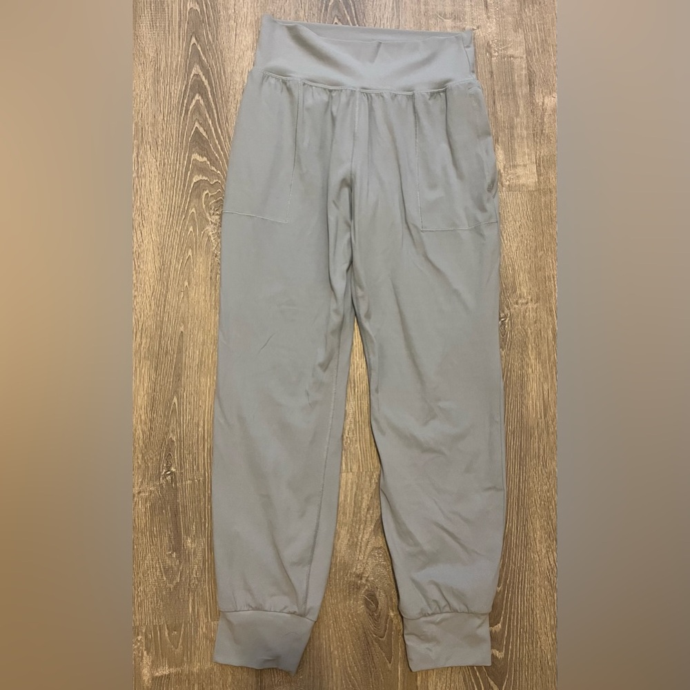 Athleta Salutation Jogger Light Gray Women’s Size M Activewear Athleisure